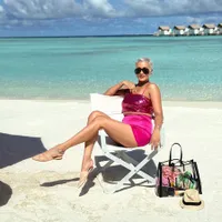 8 Potret Hot Mama Kimmy Jayanti Bareng Suami dan Dua Anaknya Liburan ke Maldives