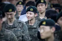 8 Potret Hwang Min Hyun yang Sedang Wajib Militer, Makin Ganteng Pakai Seragam Tentara - Serasa Lagi Syuting Drakor