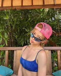 8 Potret Hyoyeon Girls Generation Asyik Liburan ke Bali Lagi, Sudah Serasa Warlok Naik Motor - Mandi di Pancuran Pipa
