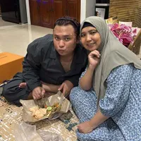 8 Potret Ibunda Keanu Agl yang Jarang Tersorot, Larang sang Anak Naik Gunung - Begini Peringatannya