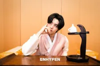 8 Potret Idol Kelahiran 2002 yang Memukau dalam Balutan Hanbok Saat Merayakan Seollal -- Ada Jake Enhypen hingga Lily NMIXX!