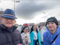 8 Potret Iis Dahlia Nonton The Eras Tour Singapore Bareng Sang Putri, Di Bilang Mirip Taylor Swift Gegara Bajunya!