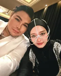 8 Potret Inara Rusli Ketemuan Sama Rekan Artis & Model, Aksesoris di Wajah Bikin Salfok
