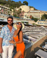 8 Potret Indah Kalalo Pakai Bikini Two Piece & Pamer Body Goals di Prancis, Makin Hot Saat Liburan Bareng Suami dan Anak