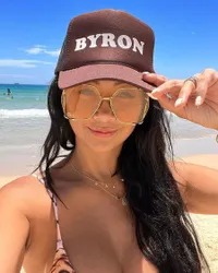 8 Potret Indah Kalalo Saat di Pantai, Hot dan Seksi Dalam Balutan Swimsuit Motif Harimau - Body Goal Ibu 3 Anak yang Bikin Terkagum