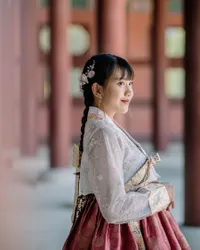 8 Potret Inspirasi Korean Look ala Ghea Indrawari, Cantiknya Sampai Bikin Pangling!