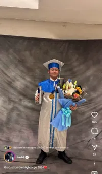8 Potret Inul Daratista Hadiri Wisuda Putra Semata Wayangnya, Nama Asli Adam Suseno Terungkap - Tampil Cantik Kenakan Gaun dari Tenun Sabu NTT