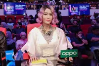 8 Potret Inul Daratista Jadi Juri di Kompetisi Lawak Malaysia, Cantik Memesona