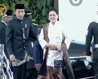 8 Potret Iriana Jokowi Berkebaya Putih, Dampingi Jokowi ke Pelantikan Presiden-Wakil Presiden Periode 2024-2029