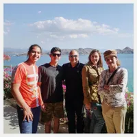 8 Potret Irwan Mussry Bareng Al, El & Dul, Ayah Tiri Idaman Nih!