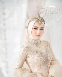 8 Potret Jenita Janet Makin Stylish Setelah Berhijab, Banjir Pujian Saat Jadi Juri D’Academy 6