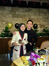 8 Potret Jenita Janet Rayakan Ultah Suami, Beri Kado & Kejutan Spesial