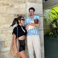 8 Potret Jennifer Coppen dan Dali Wassink Momong Anak, Wajah Bayi Bulenya Jadi Sorotan