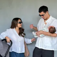 8 Potret Jennifer Coppen Momong Newborn Bareng Pacar Bulenya, Wajah Bayinya Masih Disembunyikan