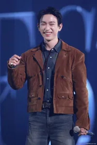 8 Potret Jinyoung GOT7 yang Memukau Selama Konser di Seoul, Makin Awet Muda di Usia 30 Tahun