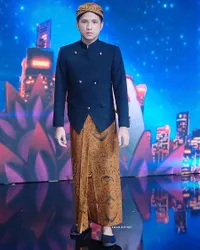 8 Potret Jirayut Memakai Busana Adat dari Indonesia, Sudah Cocok Jadi WNI