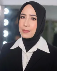 8 Potret Kabar Terbaru Presenter Cantik Sandrina Malakiano Mantan Istri Rico Ceper, Hidup Bahagia Bersama Suami Kedua