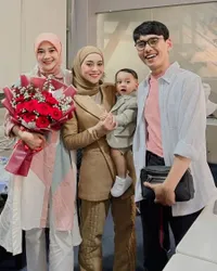 8 Potret Kakak Lesti yang Begitu Suportif di Momen Launching Single Terbaru, Saling Ledek Sama Rizky Billar Soal Klub Sepak Bola