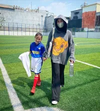 8 Potret Kala Madali Putri Zaskia Adya Mecca, si Tomboy yang Jago Main Bola - Sayang Banget Sama Adik-adiknya