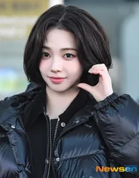 8 Potret Karina aespa Tampil dengan Rambut Pendek di Bandara, Siap Hadiri Prada Fashion Show di Milan