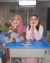 8 Potret Keakraban Cassandra Lee dan Cut Syifa Bintang Sinetron 'HIDAYAH CINTA' di Lokasi Syuting, Disebut Sama-Sama Cantik