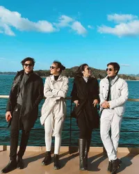 8 Potret Keakraban Haico Van der Veken dan Ochi Rosdiana Bintang 'RINDU BUKAN RINDU', Seru-Seruan Bareng di Jepang