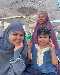 8 Potret Kebersamaan Chikita Meidy dan Putra Semata Wayangnya, Jadi Penguat Saat Diterpa Cobaan