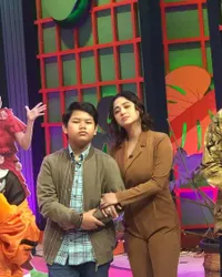 8 Potret Kebersamaan Dewi Perssik dan Anak Angkatnya yang Ikuti Pertukaran Pelajar - Bangga Sekaligus Sedih Ditinggal ke Kanada