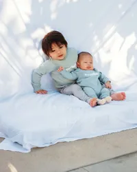 8 Potret Kebersamaan Dua Anak Nikita Willy, Photoshoot Terbaru Bikin Gemas - Issa yang Makin Ganteng Bikin Salfok