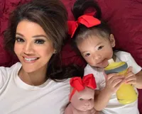 8 Potret Kebersamaan Manis Farah Quinn dan Putrinya, Olahraga Bareng Sampai Selalu Pakai Baju Matching