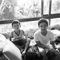 8 Potret Kebersamaan Teuku Rassya dan Kenzou Anak Tamara Bleszynski, Tetap Kompak dan Hangat Meski Beda Ayah