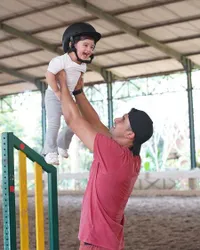 8 Potret Kedekatan Ali Syakieb dan Baby Guzel, Hot Daddy Ganteng Momong Boneka Hidup