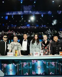 8 Potret Kedekatan Anang Hermansyah dengan Juri-Juri Indonesian Idol, Anggap Seperti Keluarga