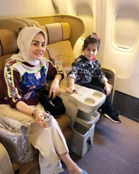 8 Potret Kedekatan Cici Paramida dan Elif Anak Siti Rahmawati, Kompak Bak Anak Sendiri - Disebut Netizen Sama-sama Cantiknya