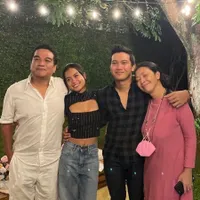 8 Potret Kedekatan Eva Celia Bersama Sang Ibu Tiri yang Jarang Sekali Tersorot, Tetap Hangat Meskipun Tak Sedarah