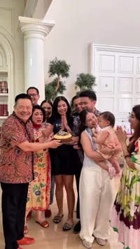8 Potret Kedekatan Jessica Mila dengan Keluarga Yakup Hasibuan, Terbaru Beri Suprise Ultah Otto Hasibuan ke-70