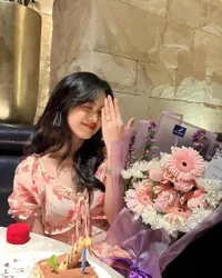8 Potret Kedekatan Ulfi Damayanti Anak Elly Sugigi dan Calon Suaminya, Ayah Kandungnya Sebut Enggan Jadi Wali Nikah?