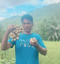 8 Potret Kegiatan Ayah Lesti Kejora di Kampung Halaman, Tetap Rendah Hati Meski Kini Hidup Berkecukupan