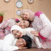 8 Potret Kehangatan Keluarga Marissa Haque yang Jarang Tersorot, Peroleh Penghargaan Favorite Family Celebrity Sehari Sebelum Kepergian