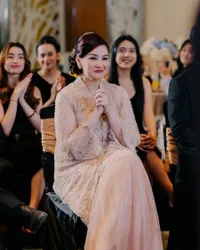 8 Potret Kekompakan Pemain Sinetron 'DIA YANG KAU PILIH', Mona Ratuliu Kembaran Outfit dengan Cindy Fatika Sari dan Zoe Jackson