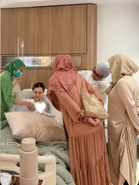 8 Potret Kelahiran Anak Thariq Halilintar dan Aaliyah Massaid Dirayakan Keluarga Besar, Para Nenek Berebut Gendong Cucu