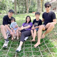 8 Potret Kelima Anak Akhmad Fadli yang Paras Good Lookingnya Jadi Sorotan - Kini Ada yang Jadi Member JKT48