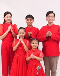 8 Potret Keluarga Ruben Onsu Rayakan Tahun Baru Imlek, Kompak Kenakan Baju Merah - Undang Barongsai ke Rumah