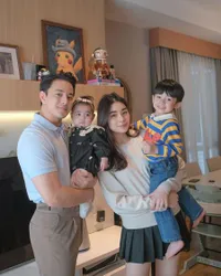 Bibit Unggul! 8 Potret Billy Davidson Bareng Keluarga Kecil - Dua Anaknya Cantik dan Ganteng