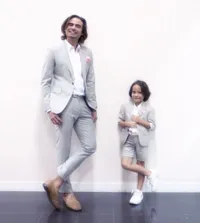 8 Potret Kenangan Ashraf Sinclair Bersama Anak, Kompak Pakai Outfit Kembar - Jadi Best Dad Ever