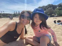 8 Potret Keseruan Acha Septriasa dan Anaknya Main ke Pantai Sydney, Tak Tampil Seksi Meski Pakai Bikini