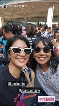 8 Potret Keseruan Dian Sastrowardoyo Reuni dengan Teman Hingga Guru-Gurunya di SMA