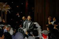 8 Potret Keseruan DJ Winky Tampil di Pesta Ulang Tahun Anak SD - Energi Nggak Ada Habisnya!