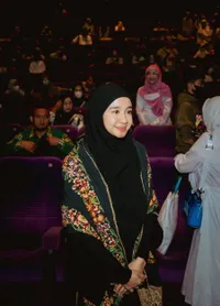 8 Potret Keseruan Laudya Cynthia Bella Nobar Film BUYA HAMKA dengan Keluarga Muhammadiyah dan MUI