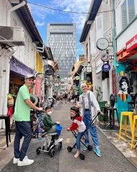 8 Potret Keseruan Pasangan Selebritis Nycta Gina dan Kinos Liburan di Singapura - Ajak Anak Ke Tempat Prewedding Dulu